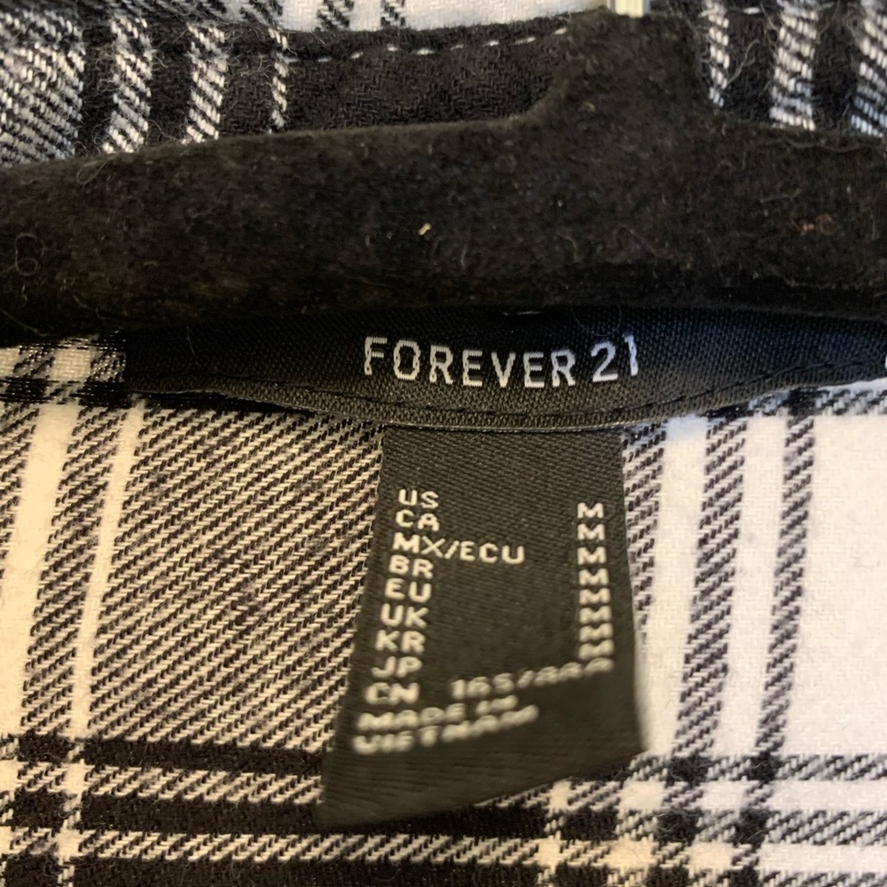 Cropped Plaid Shacket - Picture 5 of 5